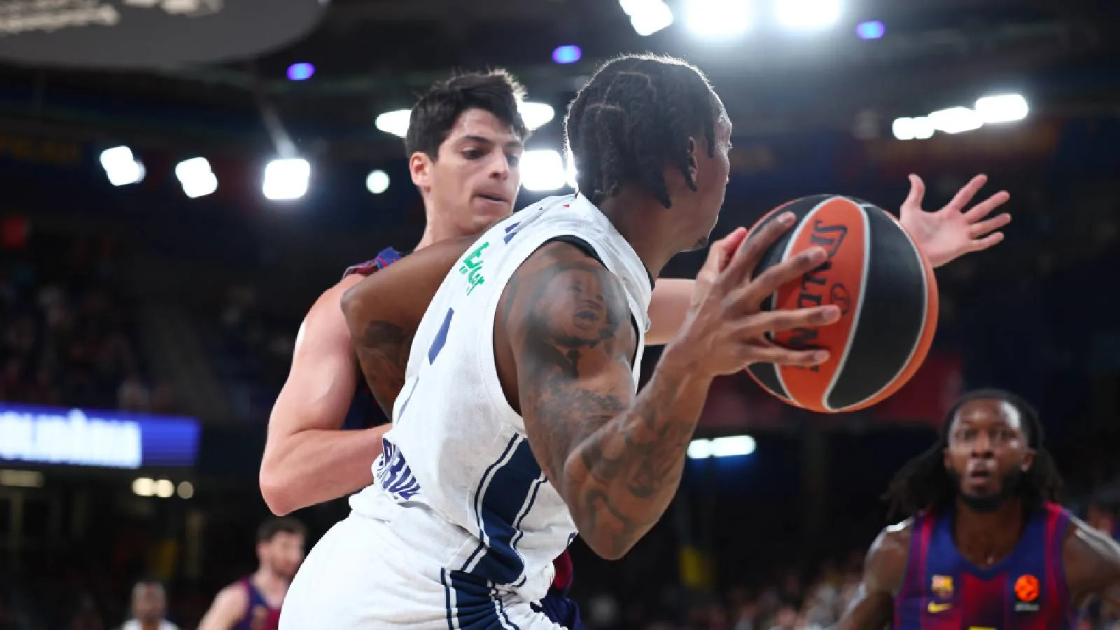 Anadolu Efes deplasmanda Barcelona'ya direnemedi: Avrupa'da 23. mağlubiyet