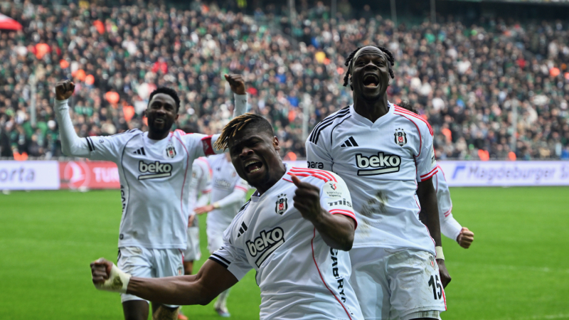 Spor yazarları, Beşiktaş'ın Kocaelispor galibiyetini yorumladı: Ligin kaderini Beşiktaş belirleyecek