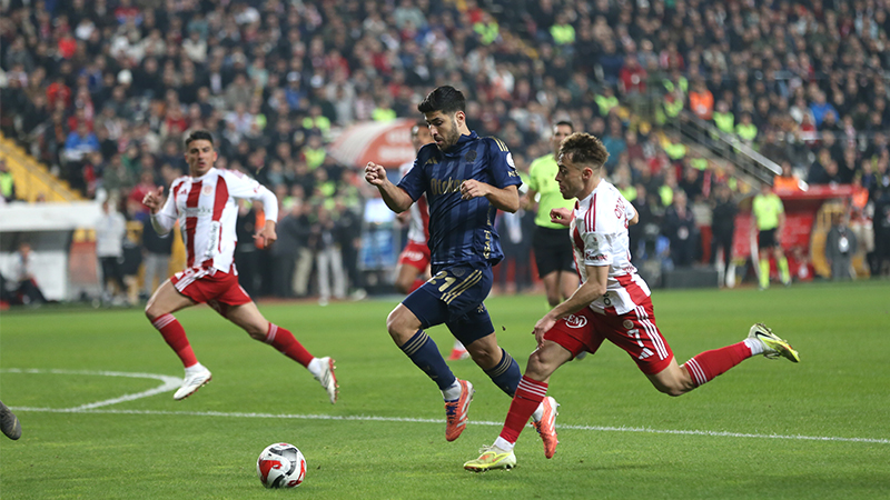 Spor yazarları Antalyaspor-Fenerbahçe maçını değerlendirdi: Berabere kala kala şampiyonluğu verecek farkında değil