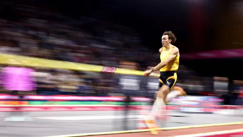 Armand Duplantis sırıkla atlama rekorunu 15. kez kırdı