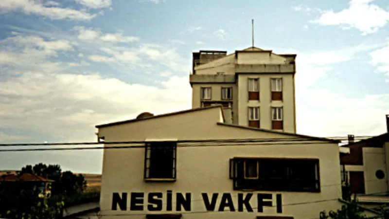 Güzel günler uzak… Ama nereye uzak?