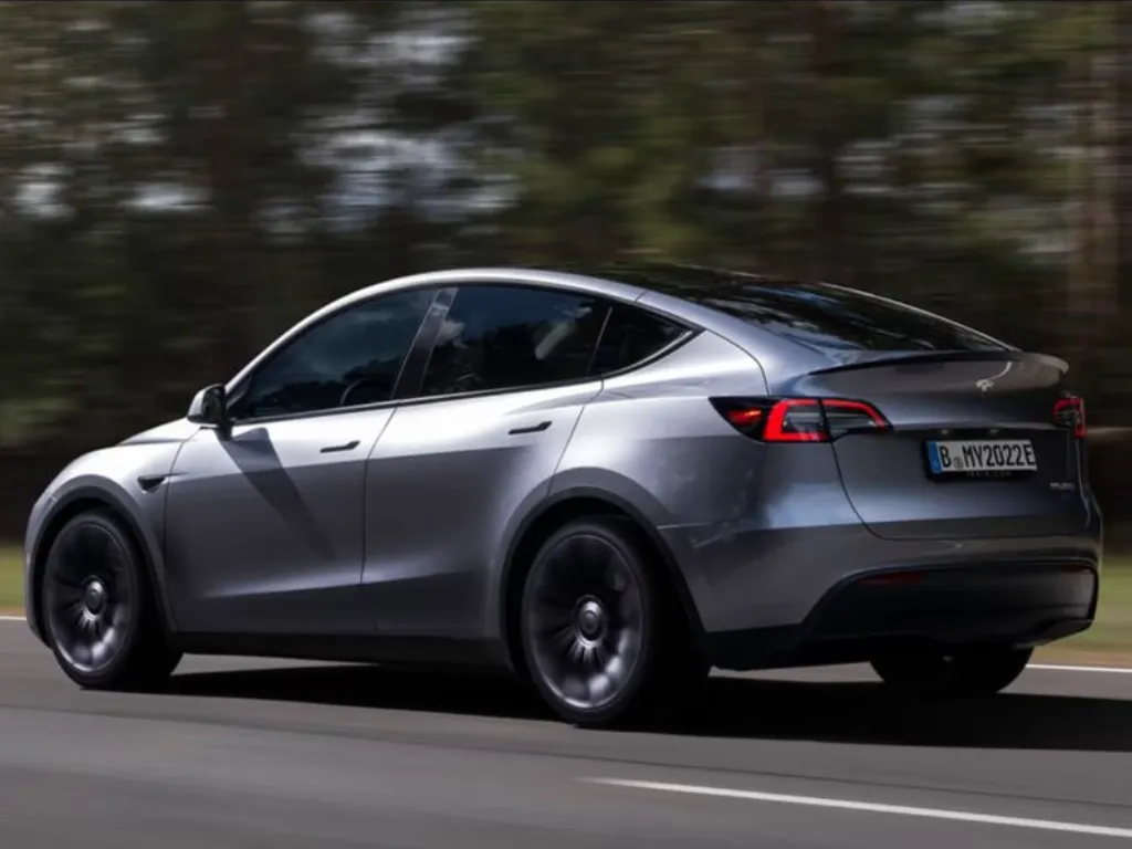 <p><strong data-start="1646" data-end="1664">Tesla Model Y:</strong> Geniş i&ccedil; hacimli elektrikli SUV; uzun menzil ve Supercharger desteği sunuyor. <strong data-start="1743" data-end="1753">Fiyat:</strong> Arkadan &Ccedil;ekiş 2.349.300 TL, Long Range &Ccedil;ift Motorlu 3.998.400 TL, Long Range Arkadan &Ccedil;ekiş 3.392.640 TL, Performance 4.418.400 TL</p>