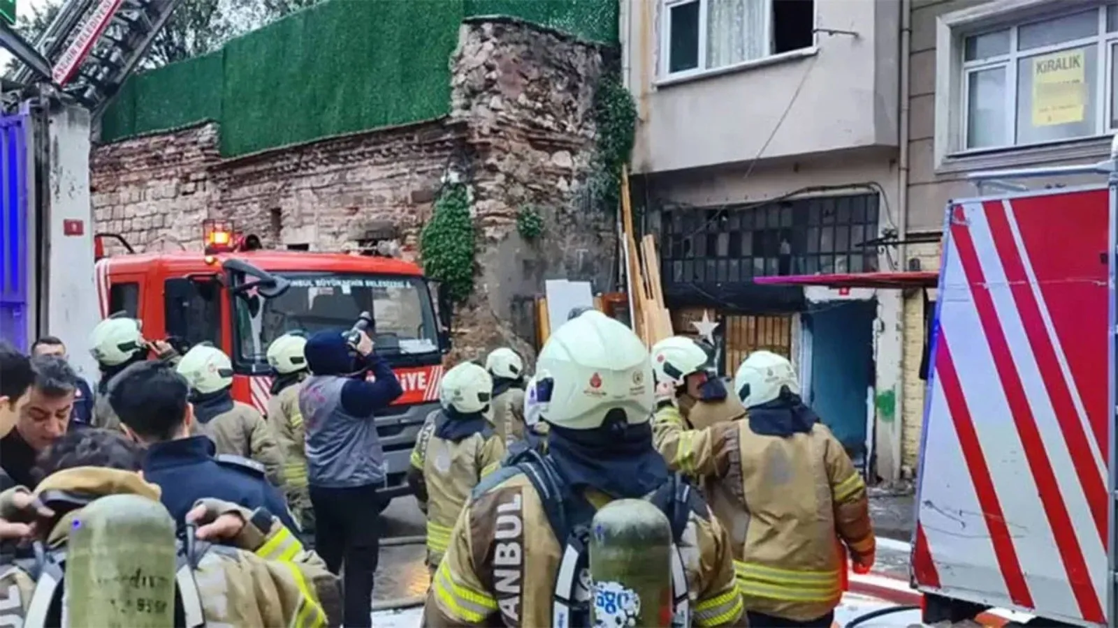 Fatih'te apartmanda çıkan yangında 1 kişi öldü, 5 kişi yaralandı