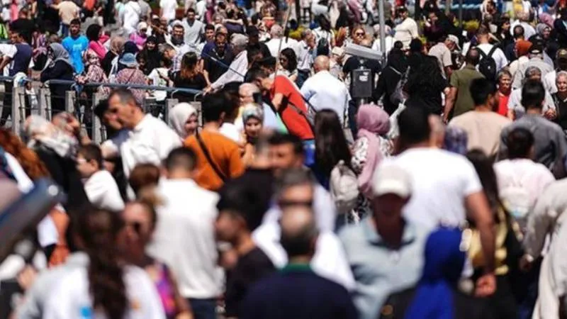 DİSK-AR: Geniş tanımlı işsiz sayısı 12 milyon 109 bin kişiye ulaştı!  

 Şubat 2026’da 2,4 milyon işsiz, işsizlik ödeneğinden yoksun kaldı