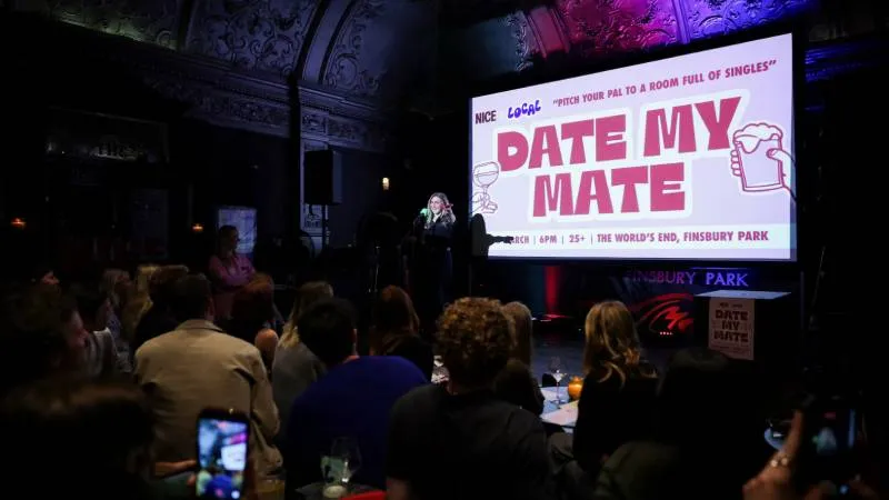 Londra pub'larında powerpoint sunumuyla flört dönemi: Neden arkadaşımla buluşmalısın?