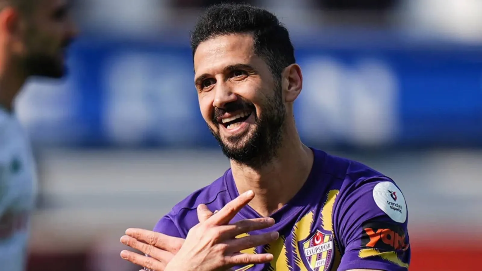 Eyüpspor'da Emre Akbaba'ya kırık şoku