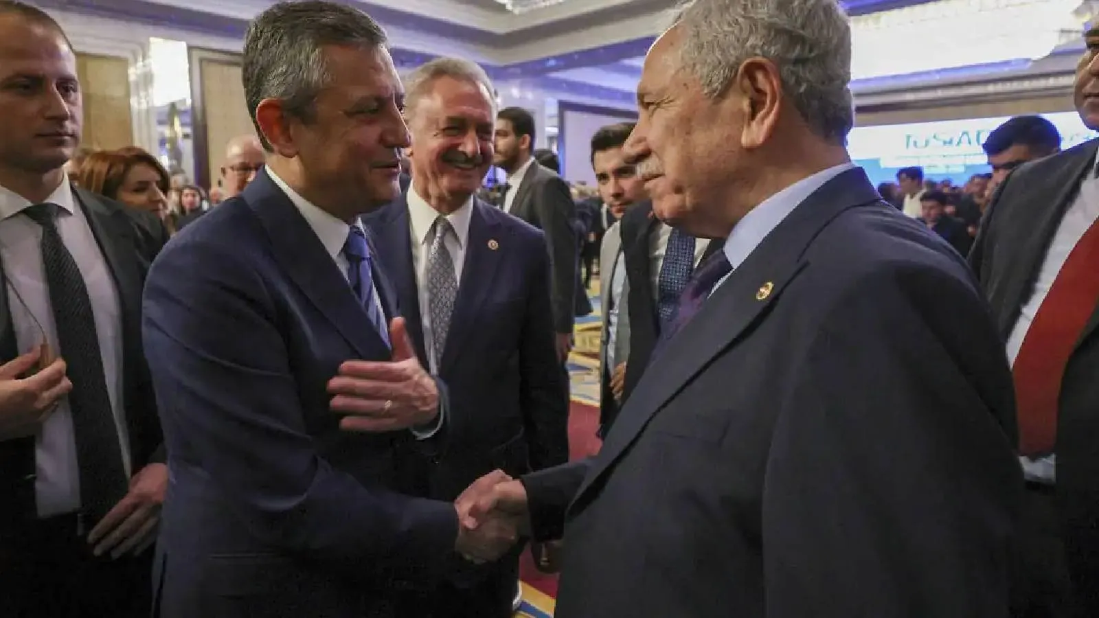 Bülent Arınç’tan CHP için verilen “mutlak butlan” kararına tepki: Hukuk bakımından yanlış buluyorum