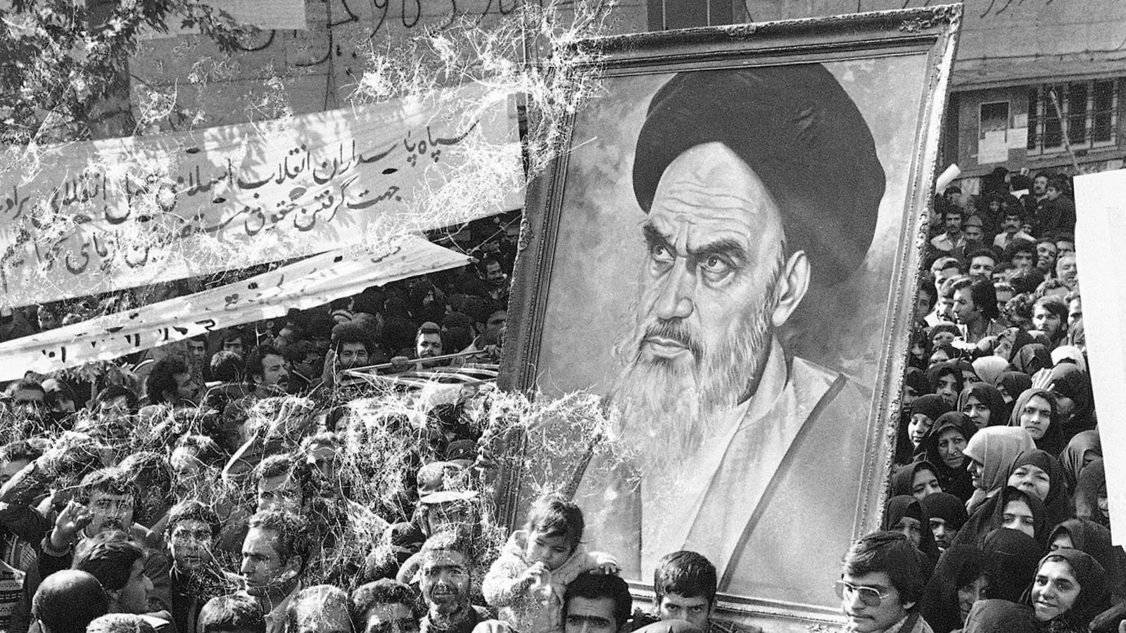 Eray Özer | İran’ı Anlamak 4: Humeyni geliyor, ABD’yle yakın temas sürüyor