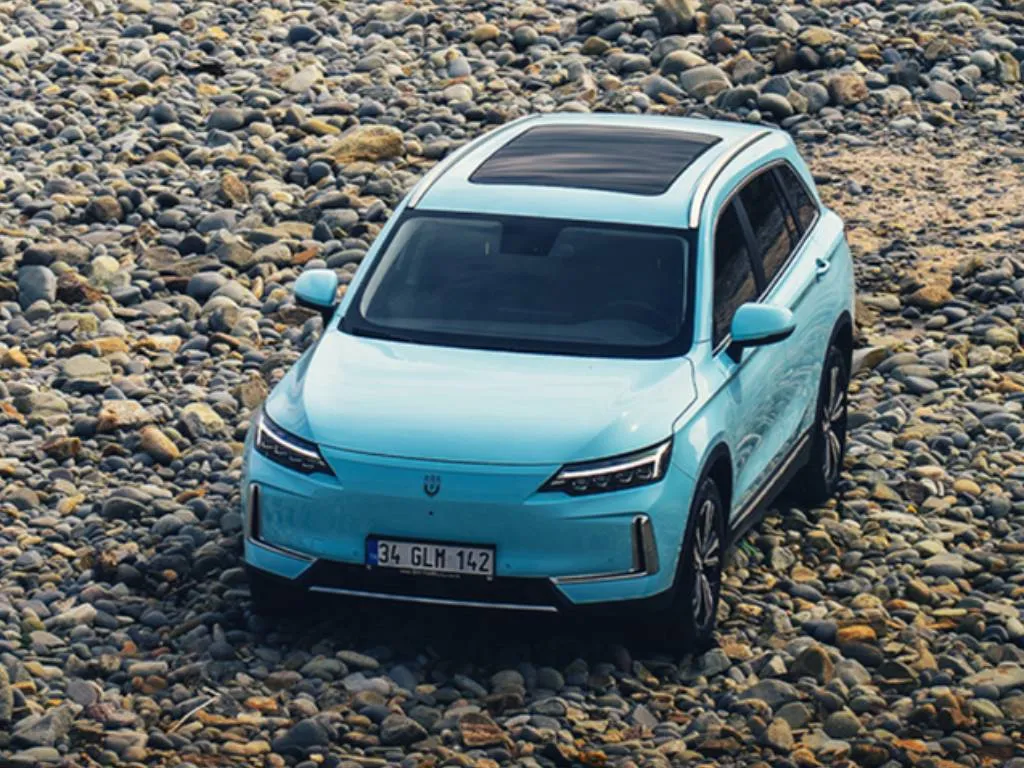 <p><strong data-start="1441" data-end="1457">Skywell ET5:</strong> Geniş menzilli elektrikli SUV; 150 kW g&uuml;&ccedil; ve y&uuml;ksek şehir i&ccedil;i menzil sunuyor. <strong data-start="1536" data-end="1546">Fiyat:</strong> ET5 LR Exclusive 2.800.000 TL, ET5 LR Legend 2.175.000 TL.</p>