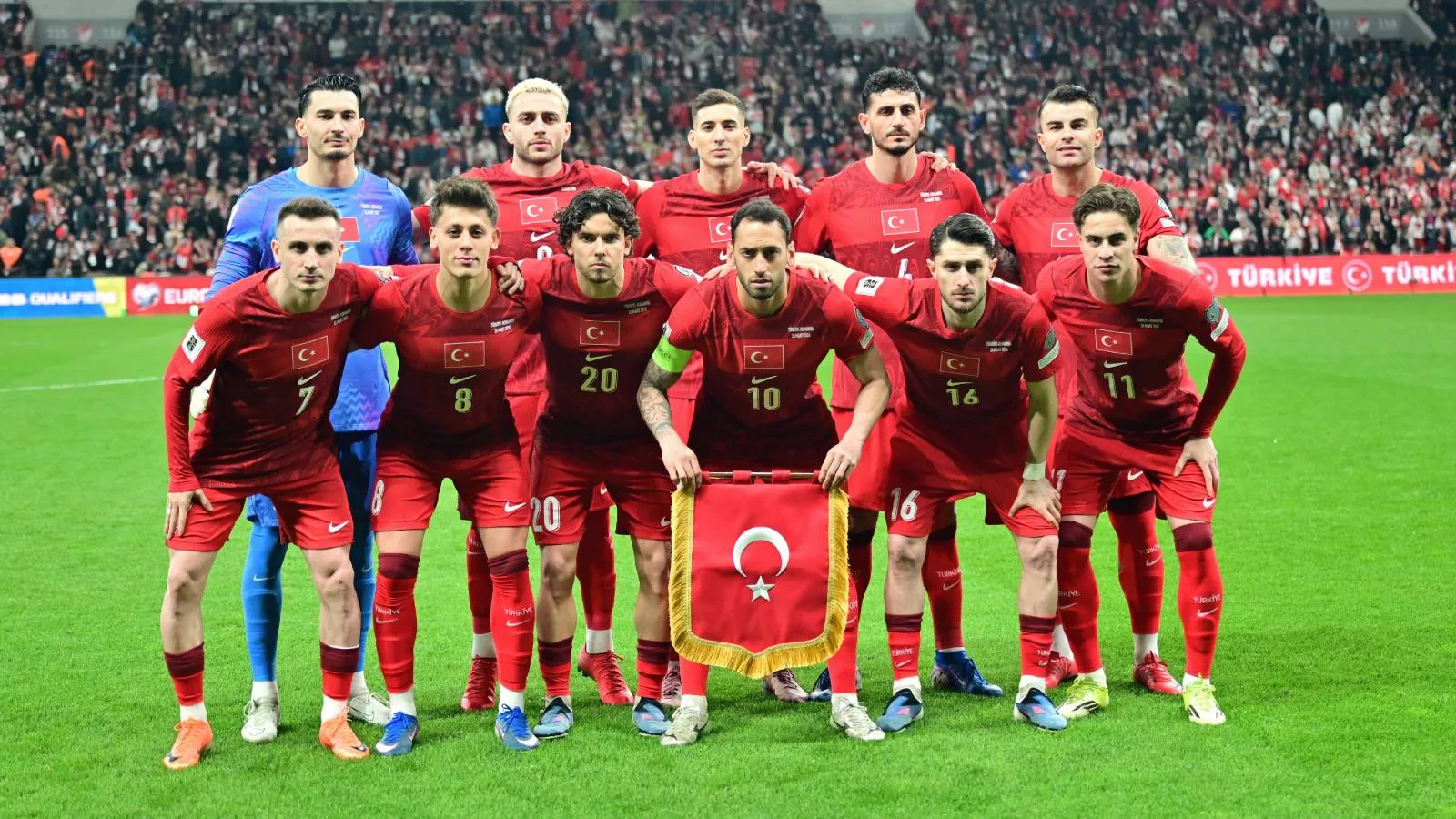 Dolmabahçe kırmızı-beyazdı: İşte kritik maçtan özel kareler...