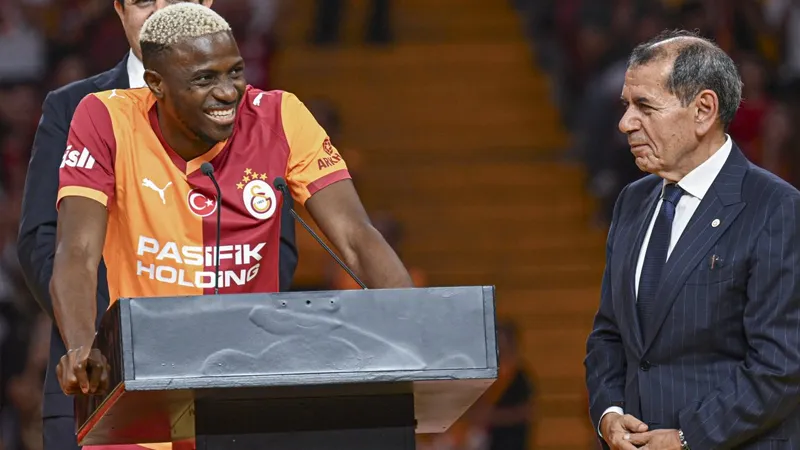 Transferi için 2 kez devreye girdiği iddia edilen Fenerbahçe'ye Osimhen'den yanıt: 3 kat fazla verseniz de Galatasaray'a gideceğim!