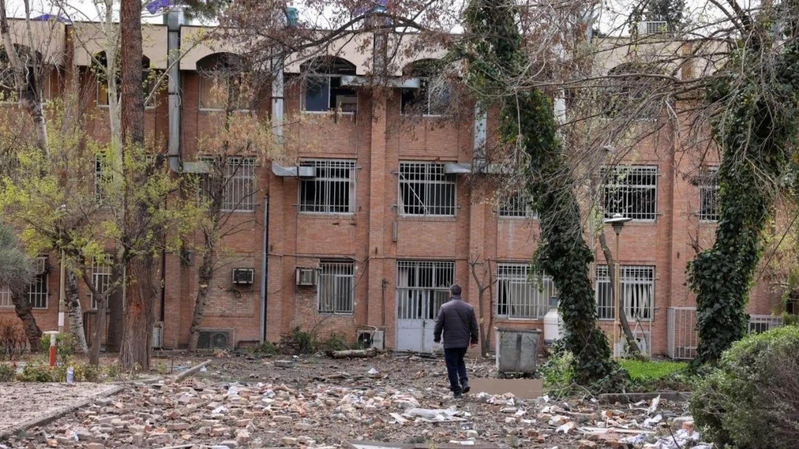 ABD ve İsrail'in başlattığı savaş üniversitelere sıçradı: İran'da 21 kurum hasar gördü, Körfez'de uzaktan eğitime geçildi