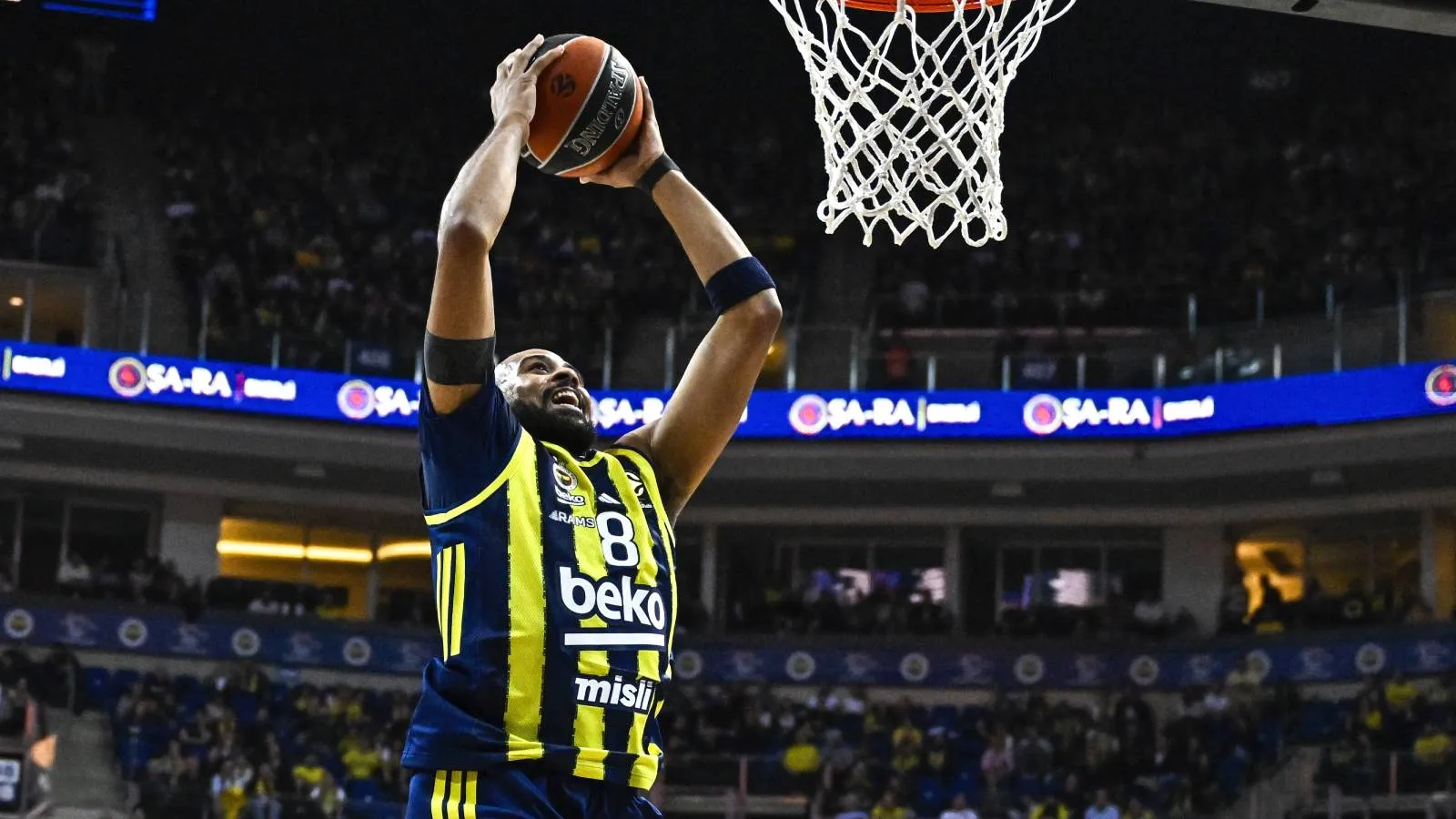 Fenerbahçe Beko'ya play-off için tek galibiyet yetiyor