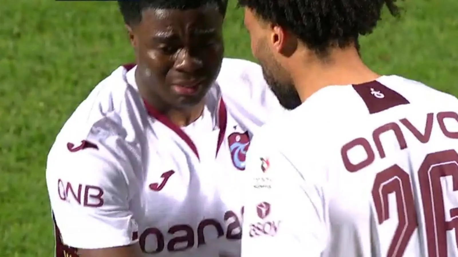 Galatasaray maçında cezalı duruma düşen Oulai, gözyaşlarına hakim olamadı