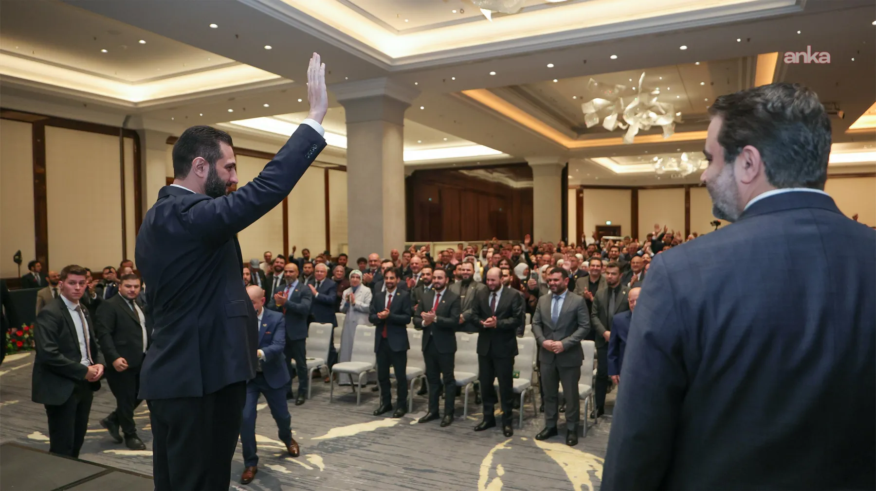 Suriye Cumhurbaşkanı Şara, Berlin'de Suriyeli topluluk temsilcileriyle görüştü: Ülkenin yurt dışında tanıtımı ele alındı
