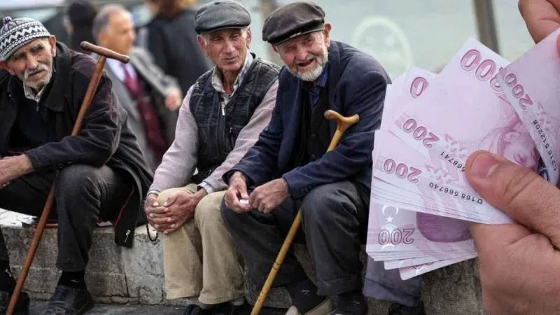 Burhanettin Bulut’tan “emekli ikramiyesi” tepkisi: 4 bin lirayı müjde diye sunmak, emeklinin aklıyla alay etmektir!