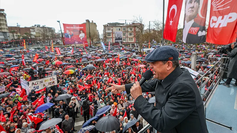 Özgür Özel'den Özkan Yalım görüntüleri tepkisi: Sorumluluğumuz neyi gerektiriyorsa yaparız ama polis kamerasından paparazi çıkaran düşmüşlüğe lanet olsun!