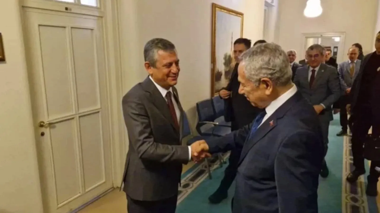 Bülent Arınç, CHP lideri Özel ile görüşmesini anlattı: Mutlak butlan ve İmamoğlu konusunda konuşmadık; AK Parti benim evim, kalmaya devam edeceğim