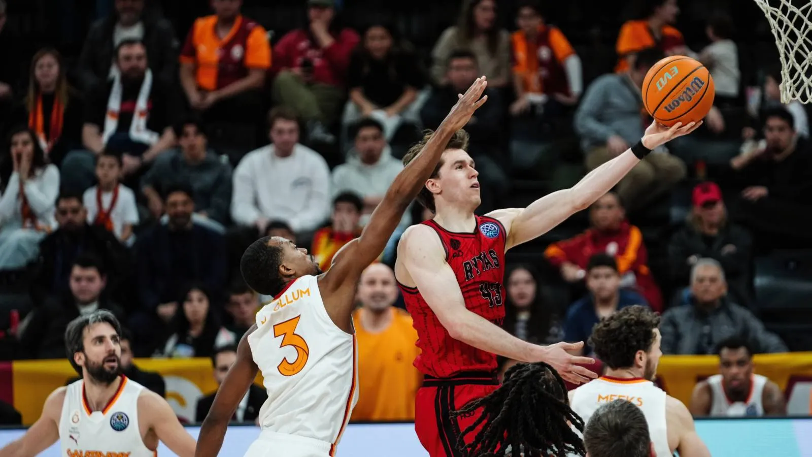 Galatasaray MCT Technic, Şampiyonlar Ligi'nde mağlubiyete rağmen çeyrek finale yükseldi