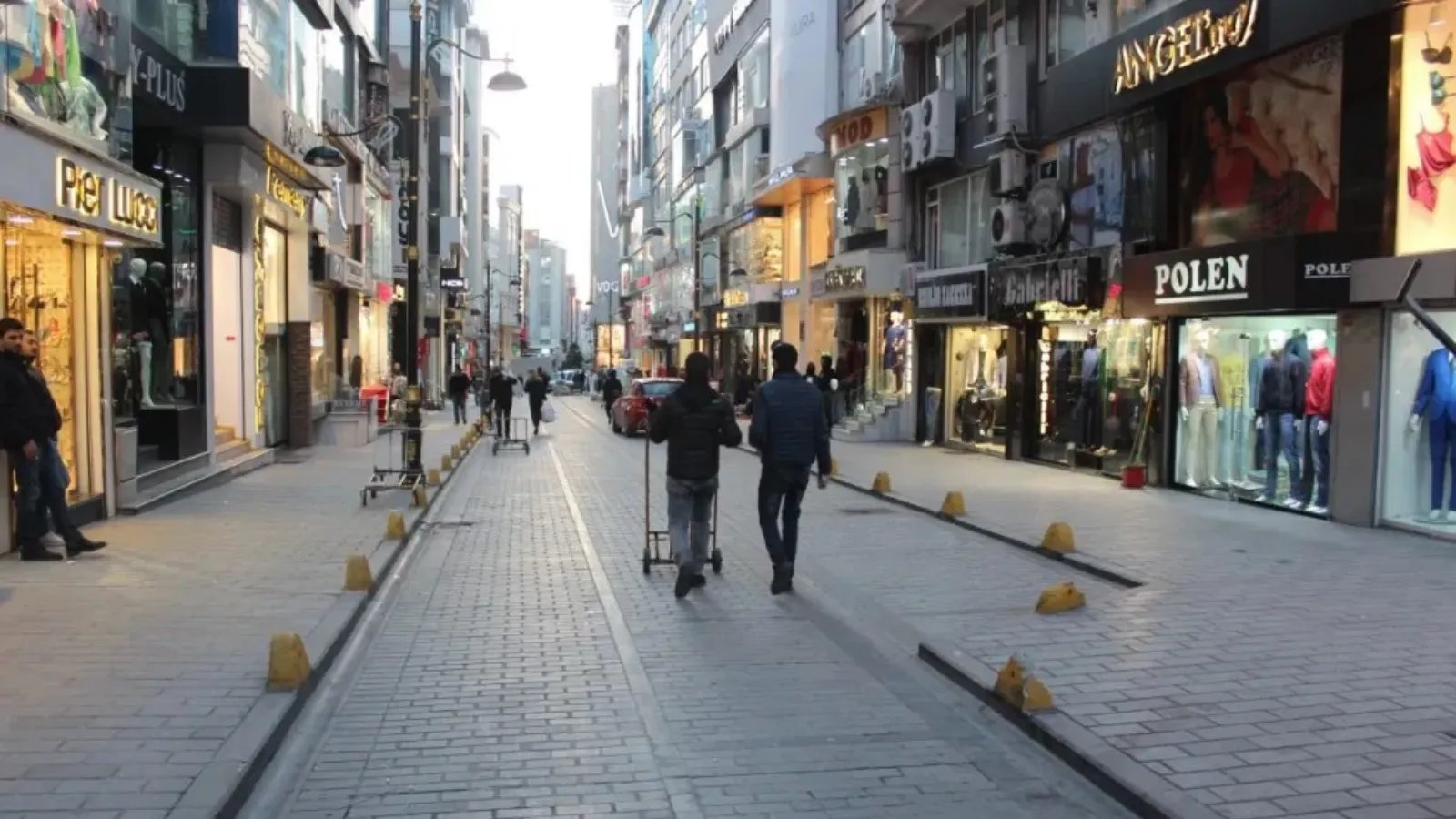 AKP'de "ekonomi" çıkmazı: Milletvekilleri, "Esnaf, eskiden tepkili de olsa konuşuyordu; artık dükkana kaçıyorlar" dedi