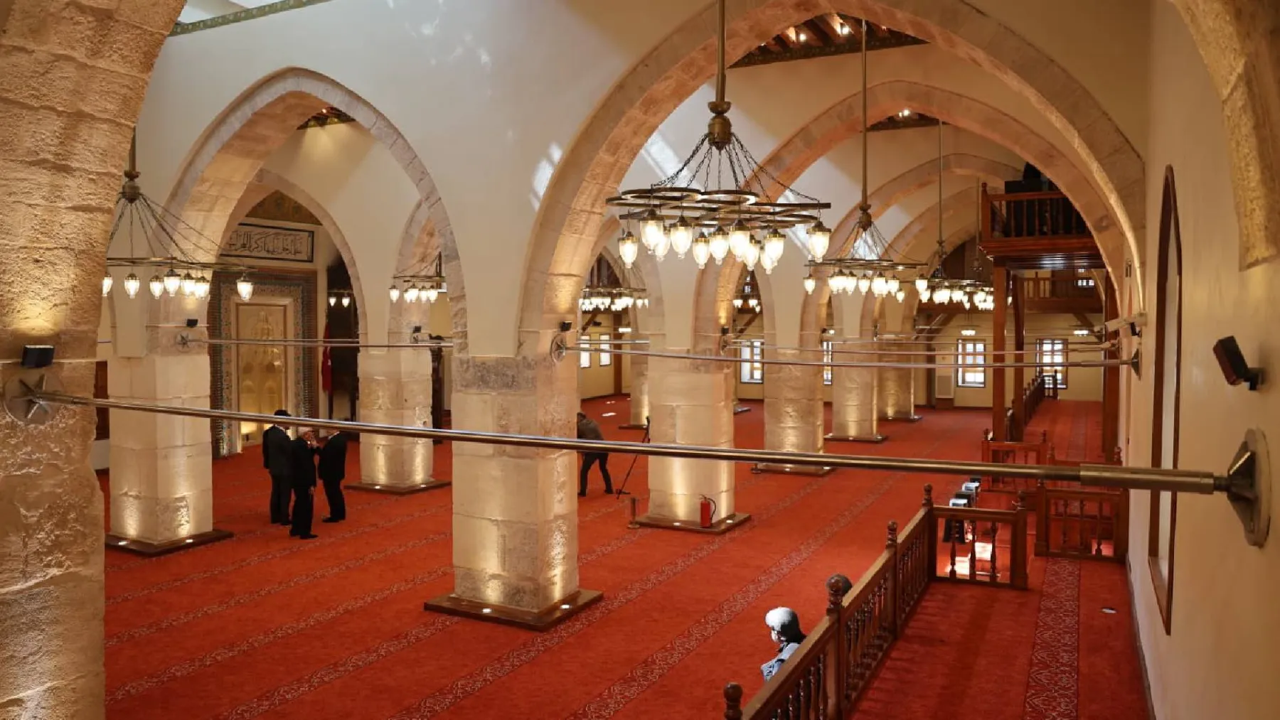 Depremde hasar gören Kahramanmaraş'ın simgelerinden Ulu Cami yeniden ibadete açıldı