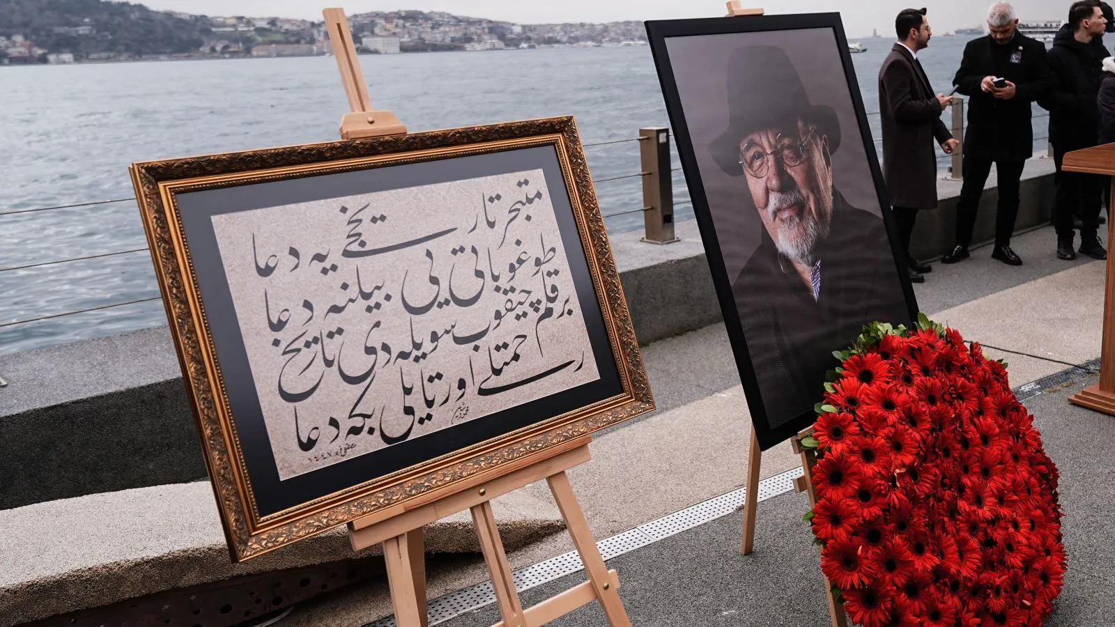 İlber Ortalı'ya özel "tarih manzumesi": Portresinin yanındaki Osmanlıca tablo ne anlama geliyor?