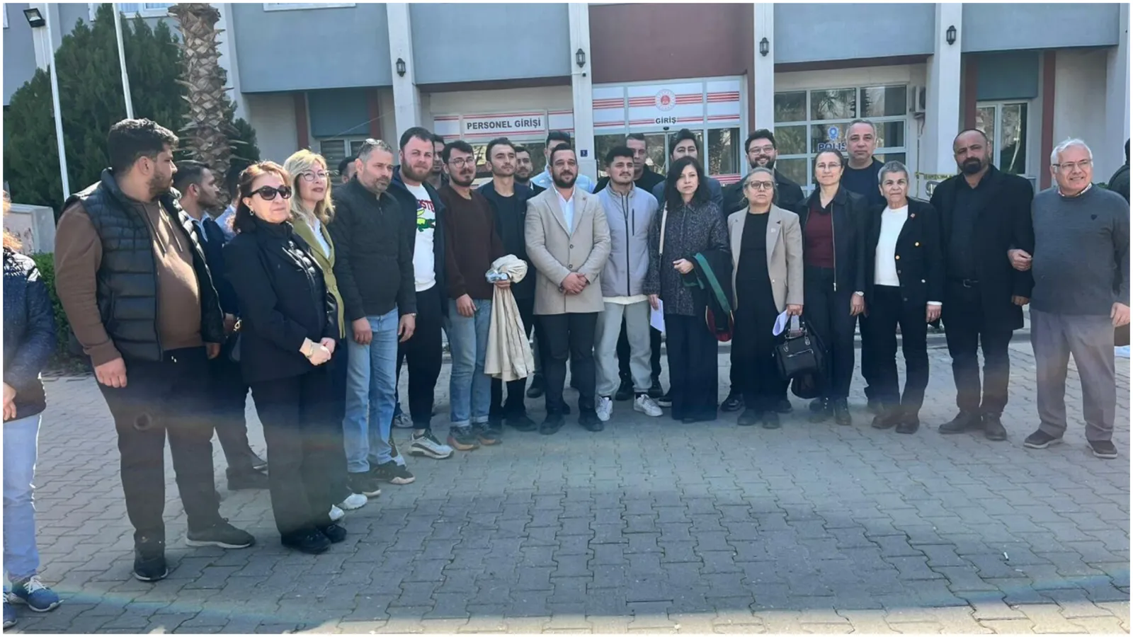 Aydın'da pankart soruşturmasında gözaltına alınan CHP'li gençler serbest bırakıldı!