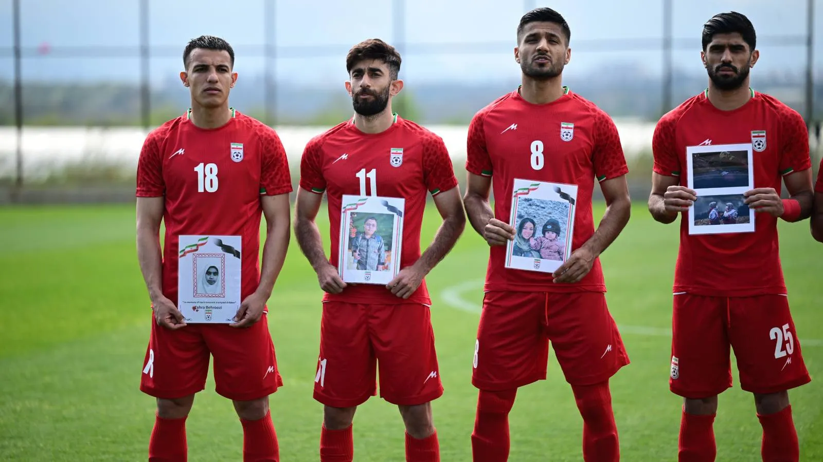 İran Milli Takımı, Antalya'da oynanan maç öncesi savaşta hayatını kaybeden  çocukları andı