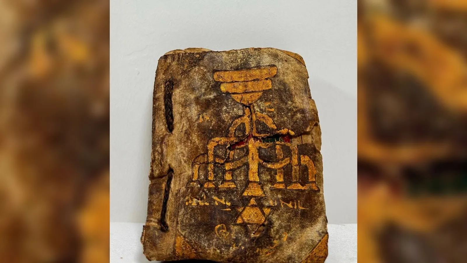 600 yıllık Tevrat'ı satmaya çalışırken suçüstü yakalandı!