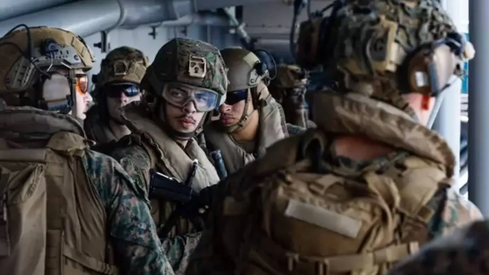 CENTCOM duyurdu: Piyadeleri taşıyan USS Tripoli Orta Doğu'da!