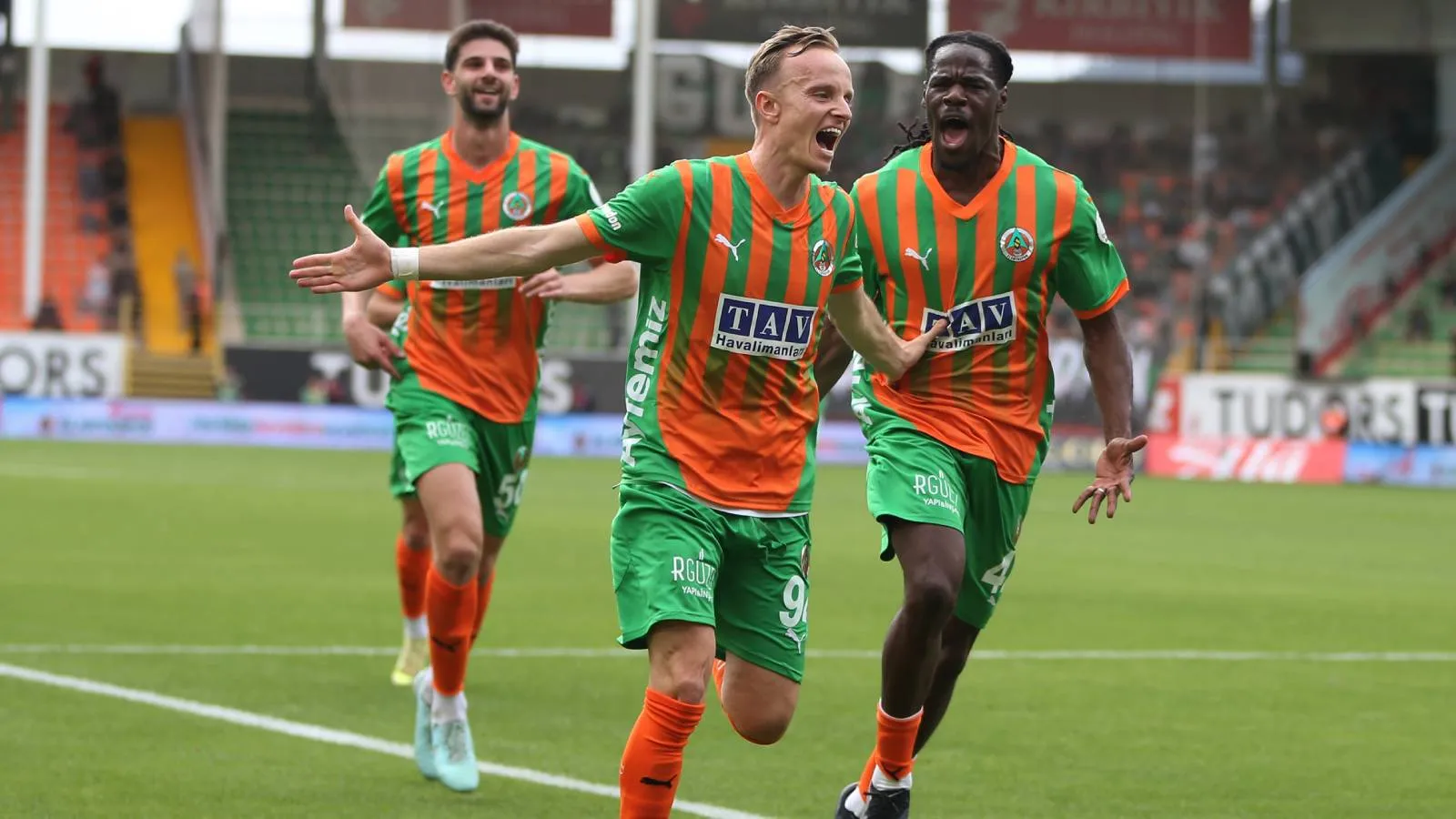 Alanyaspor, Kocaelispor'a gol yağdırdı; sessizliğini 4 maç sonra 5 golle bozdu