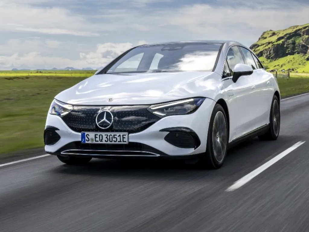 <p><strong data-start="2459" data-end="2481">Mercedes-Benz EQE:</strong> Y&uuml;ksek menzil sunan elektrikli sedan; şık tasarım ve g&uuml;&ccedil;l&uuml; teknik &ouml;zelliklerle geliyor. <strong data-start="2570" data-end="2580">Fiyat:</strong> EQE 280 AMG 5.930.500 TL, EQE 350 4MATIC AMG 6.775.500 TL.&nbsp;</p>