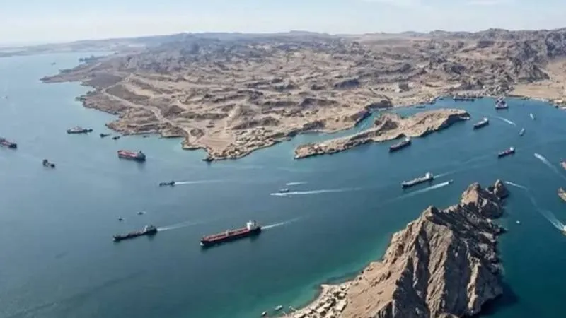 Hürmüz Boğazı'nda geçiş trafiği durdu: 350'den fazla tanker İran'dan izin bekliyor