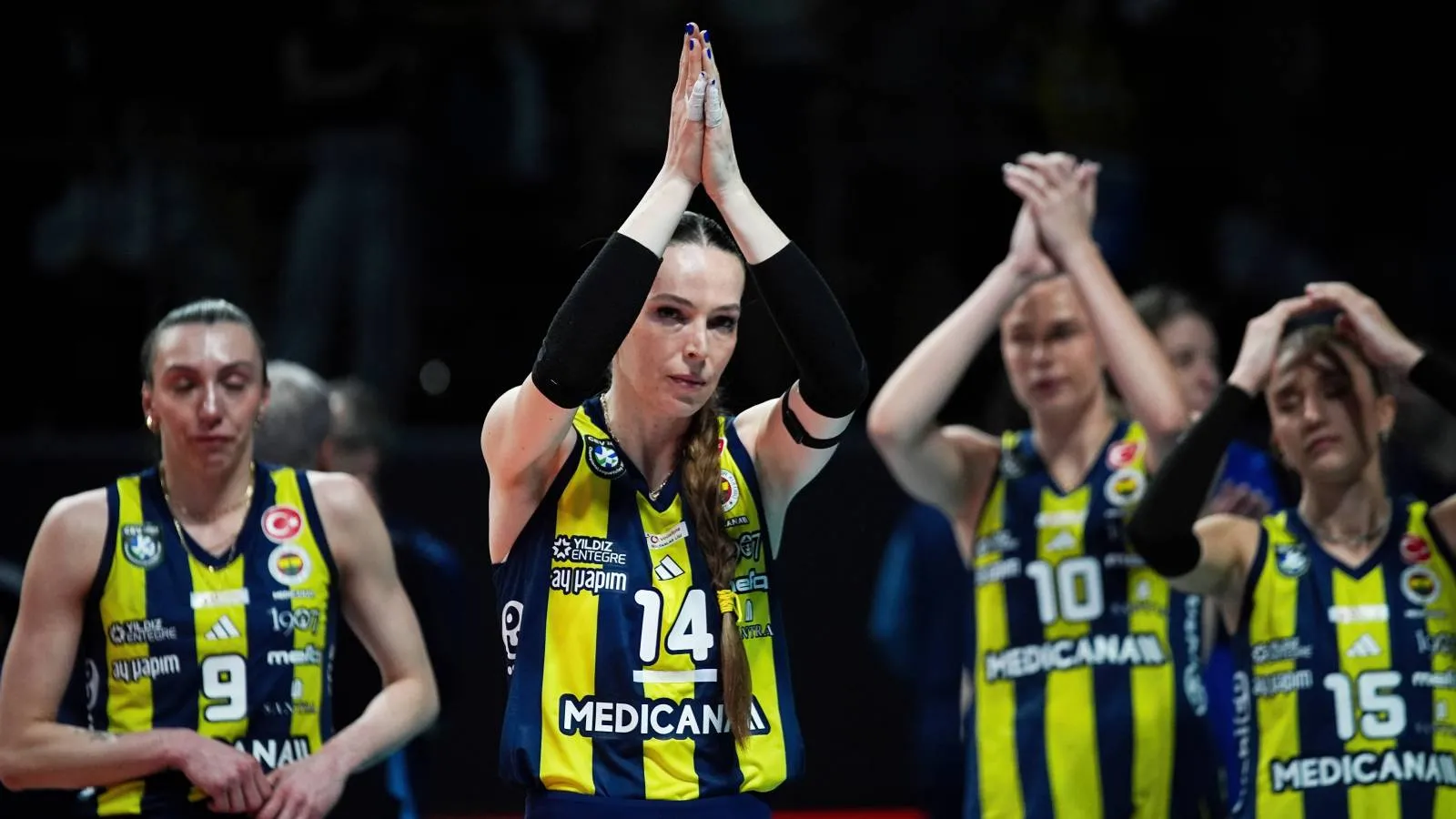 RT @T24spor: Fenerbahçe Medicana, Zerenspor'u geçerek finale yükseldi