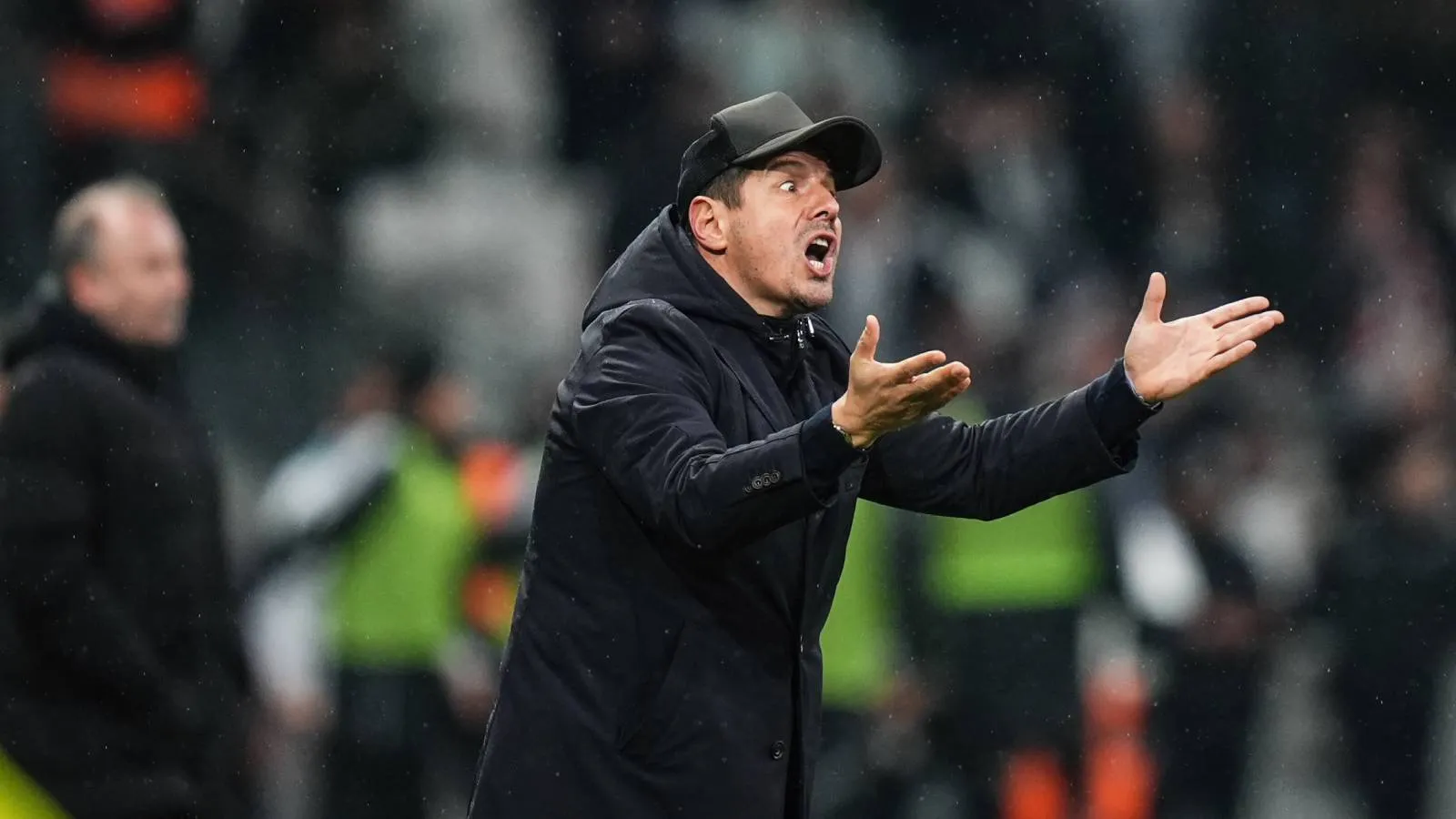 Kasımpaşa'da Emre Belözoğlu kırmızı kart gördü: Ligin son haftasındaki Galatasaray maçında kulübede olamayacak