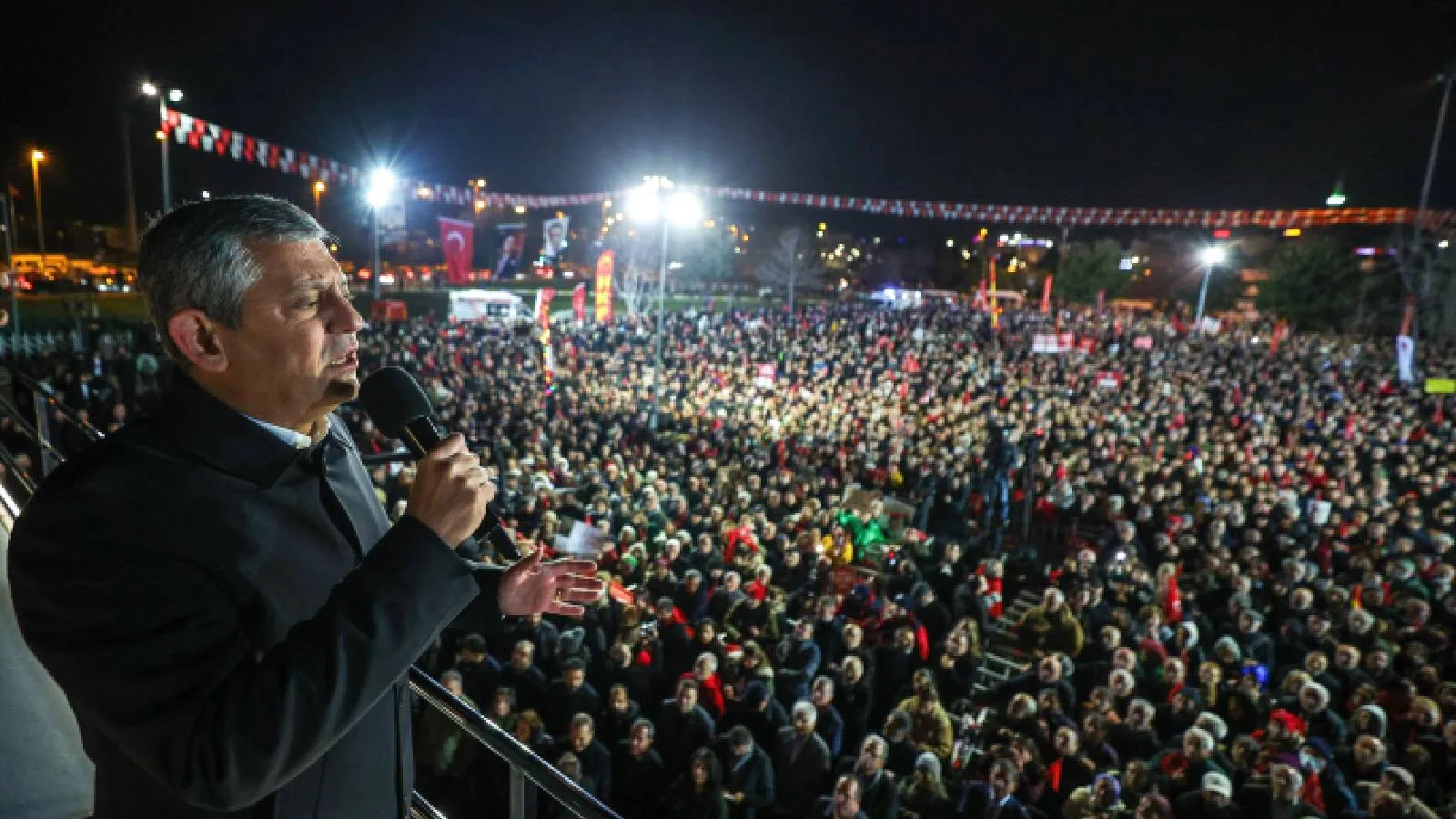 Fatih Altaylı: Özgür Özel sıkılmış ve mitinglerdeki tutumu bile mekanik hale gelmiş; artık tempoyu biraz düşürmenin zamanı