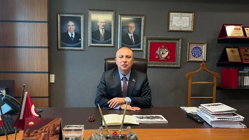 İzzet Ulvi Yönter, MHP Genel Başkan Yardımcılığı görevinden istifa etmeden önceki paylaşımında “MHP’ye sızan ajan seni her cihetten izliyoruz“ demişti

 MHP Genel Başkan Yardımcısı Semih Yalçın Yönter'in paylaşımını yeniden paylaştı