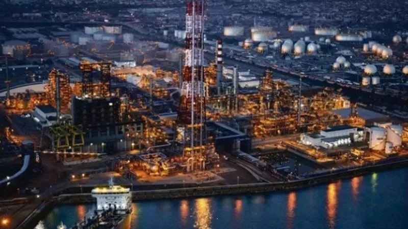 Koç Holding'den Tüpraş'ta 9,3 milyar TL'lik satış