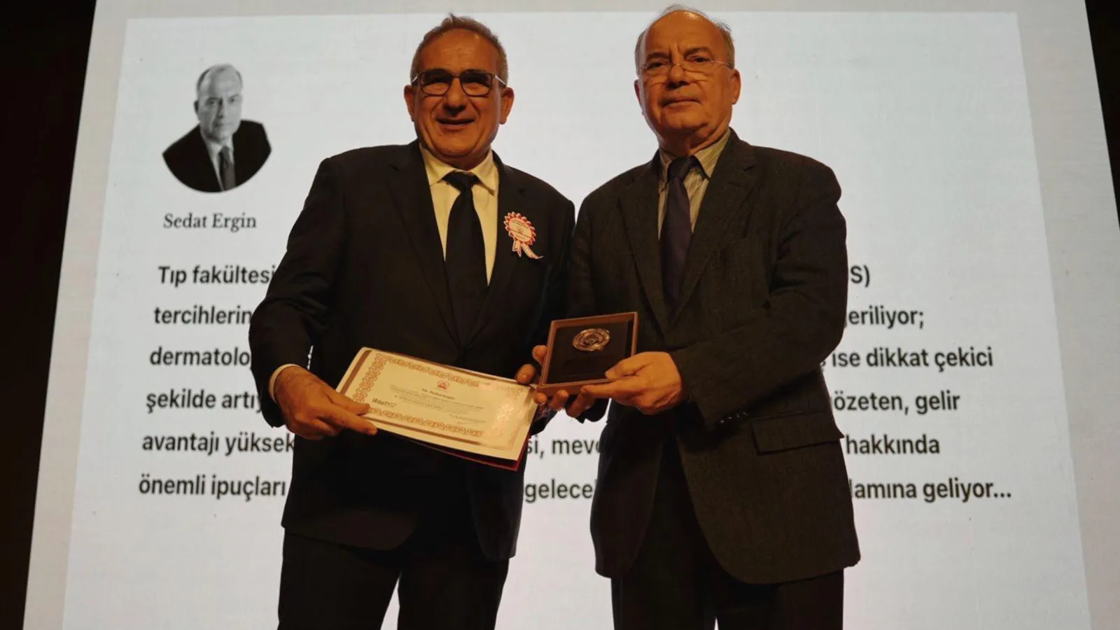 İstanbul Tabip Odası’nın "Sağlık Yazısı" ödülü Sedat Ergin'e verildi