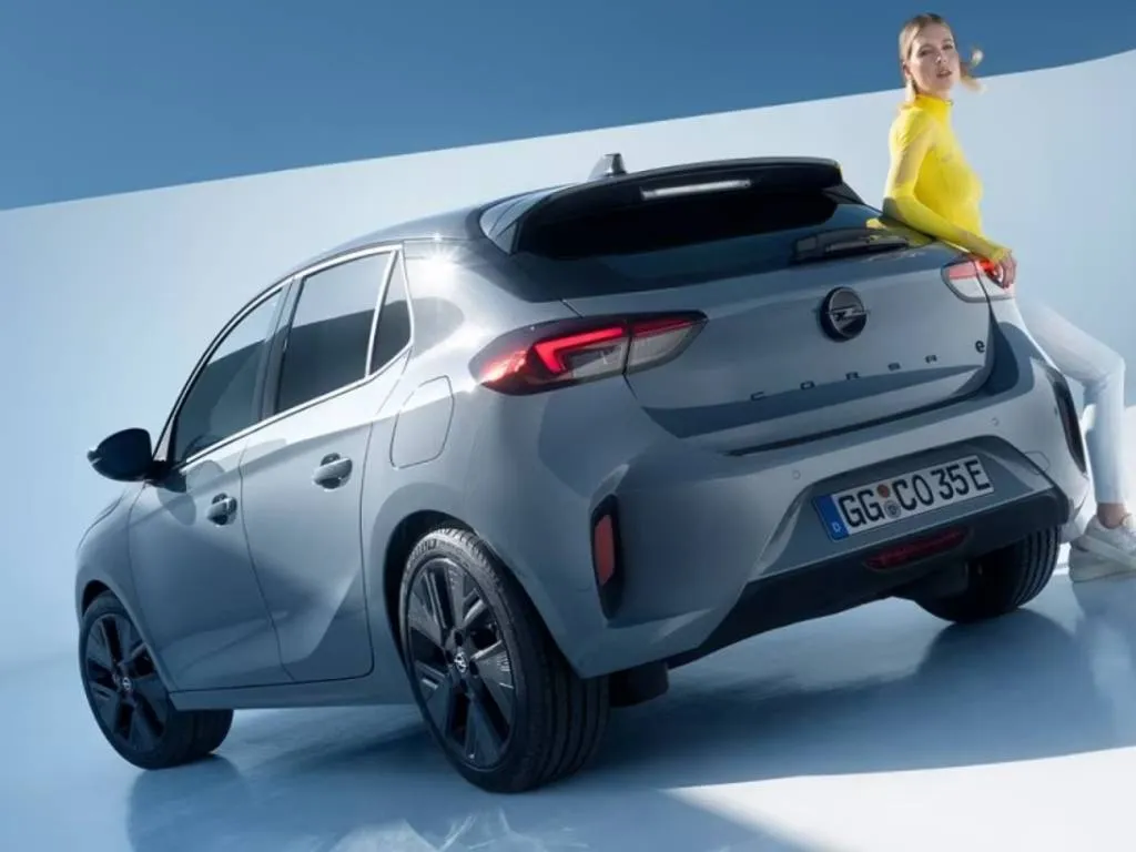 <p><strong data-start="705" data-end="722">Opel Corsa-e:</strong> 354 km&rsquo;ye kadar menzil sunan elektrikli hatchback; hızlı şarj desteğiyle &ouml;ne &ccedil;ıkıyor. <strong data-start="809" data-end="819">Fiyat:</strong> 2.101.000 TL.</p>