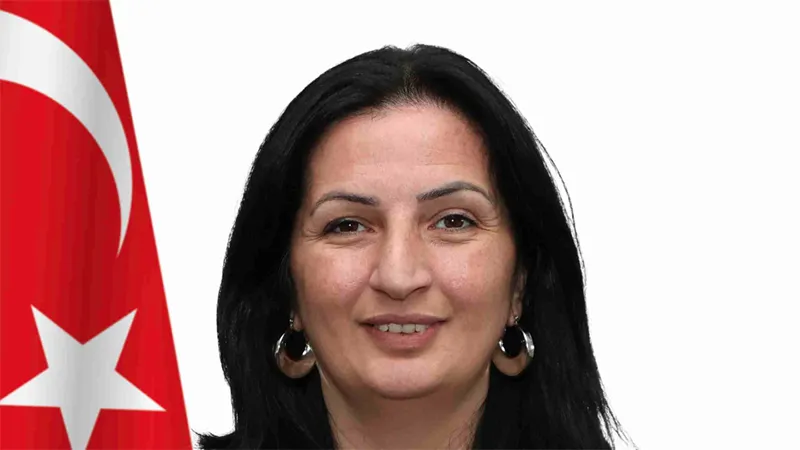 CHP'li Beykoz Belediye Meclis Üyesi Esengül Yılmaz Gül partisinden istifa etti