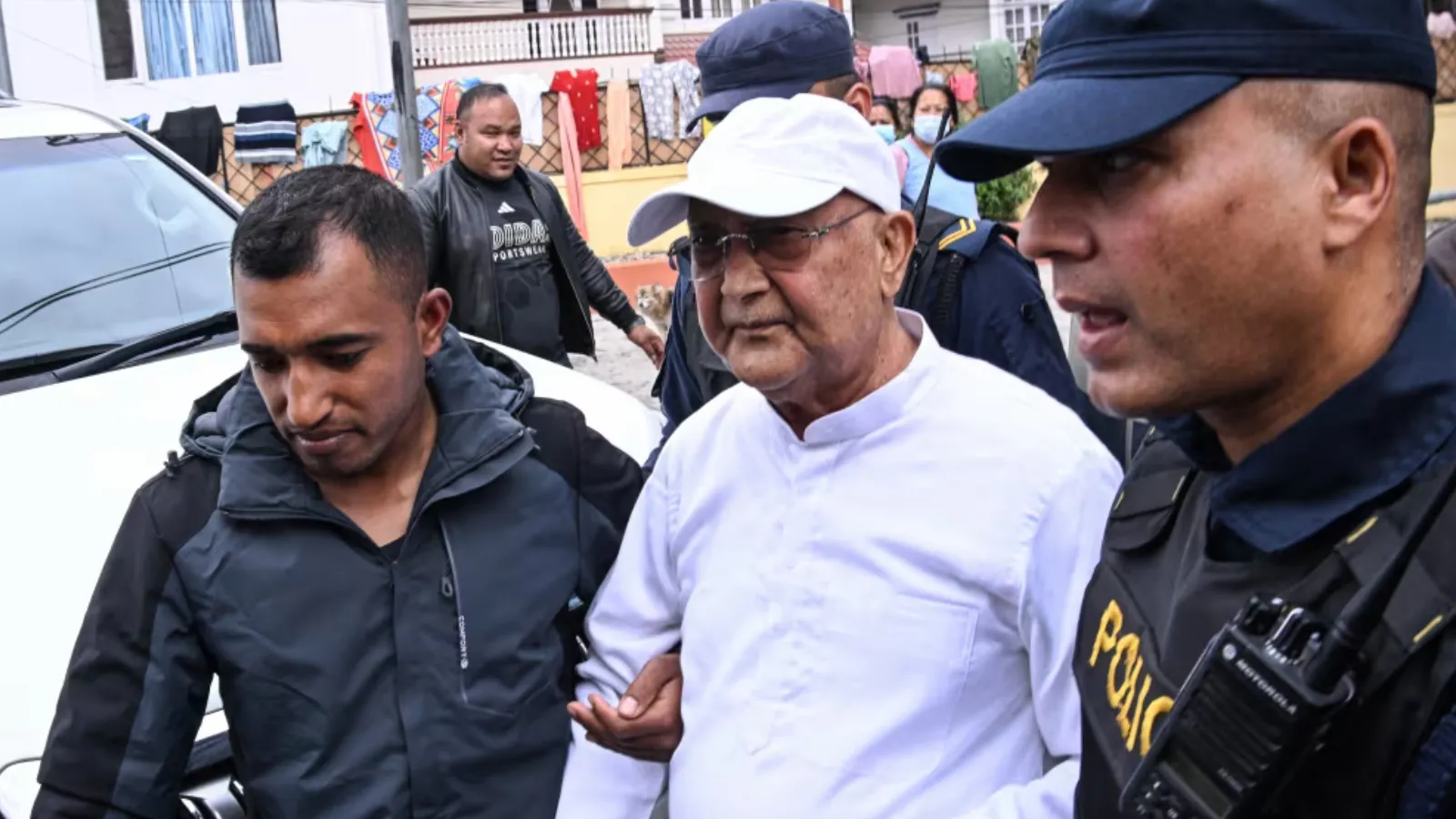 En az 76 kişi ölmüştü; Eski Nepal Başbakanı, Z kuşağı protestolarındaki ölümler nedeniyle gözaltında