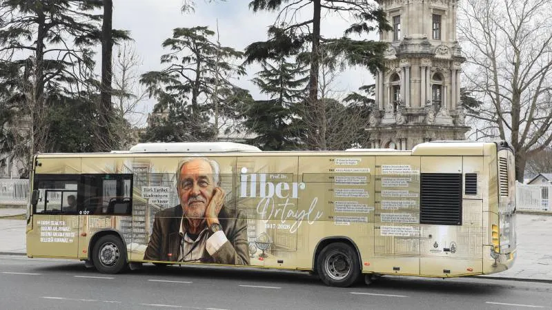 İlber Ortaylı için İETT'den özel saygı otobüsü