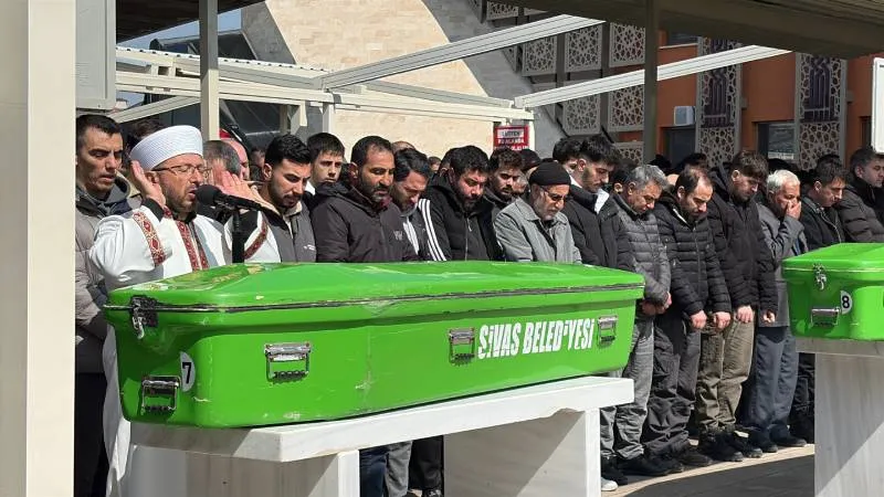 15 yaşındaki çocuğun öldürdüğü babası ve ağabeyi toprağa verildi