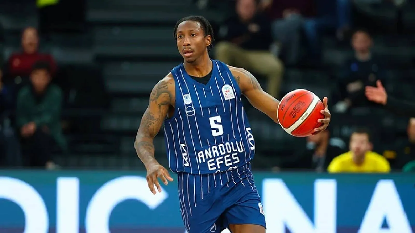 Anadolu Efes sahasında TOFAŞ'ı mağlup etti