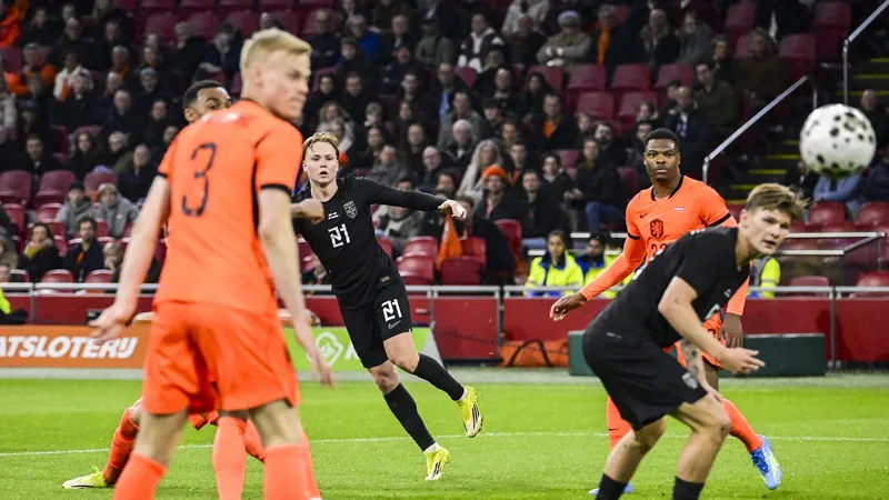 Hollanda, Norveç'i 2 golle geçti