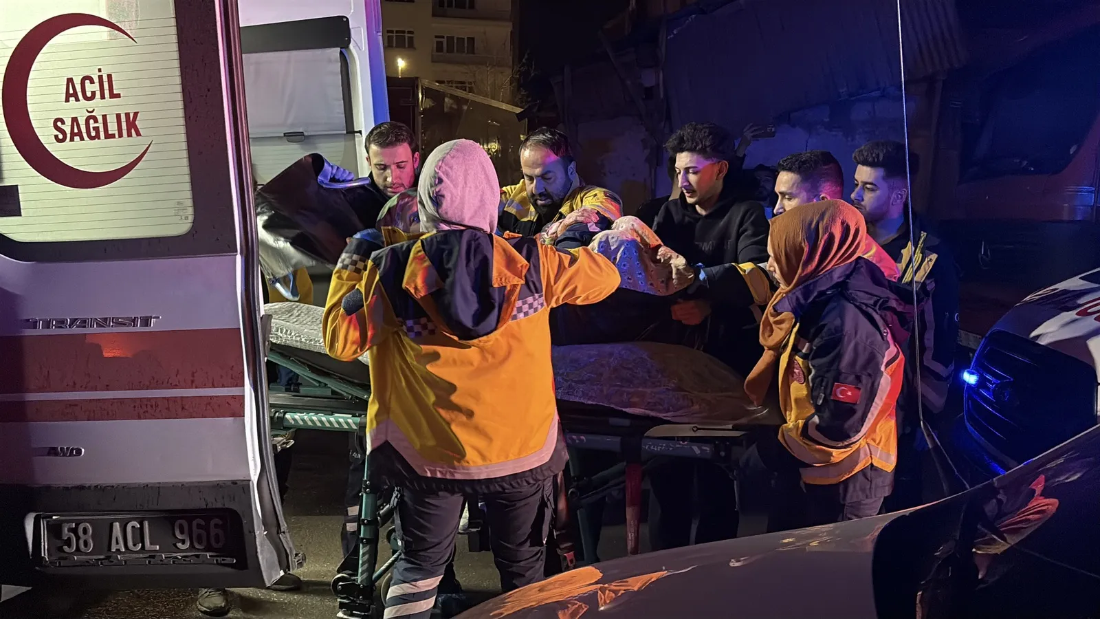 Sivas'ta iftar saatinde aile dehşeti: 15 yaşındaki çocuk, baba ve kardeşini öldürdü!