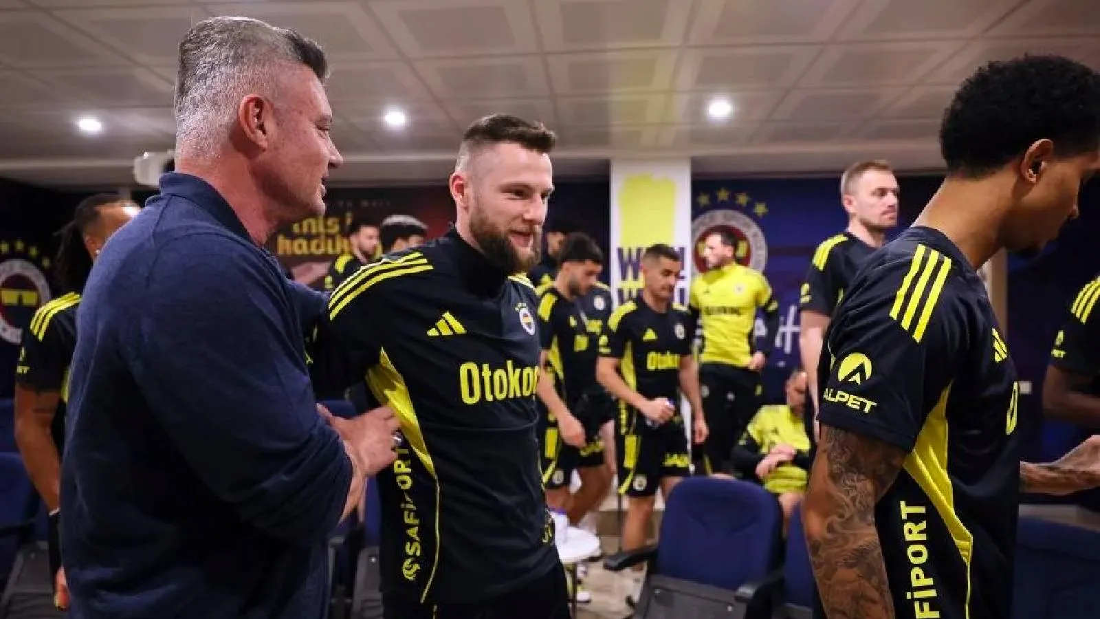 Fenerbahçe'de derbi hazırlıkları tamamlandı: Başkan Sadettin Saran'dan takıma moral ziyareti, Asensio'dan iyi haber