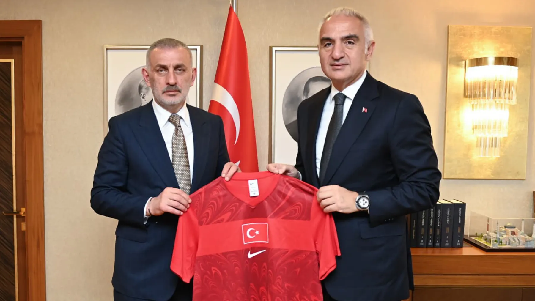 Bakan Ersoy Futbol Federasyonu'yla görüştü: Futbolcuların turizme nasıl bir katkısı olacak?