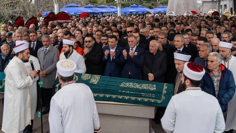 Üsküdar Belediye Başkanı Sinem Dedetaş’ın babası son yolculuğuna uğurlandı